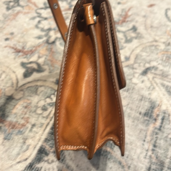 Beautiful Italian leather shoulder bag in camel color - Picture 5 of 13
